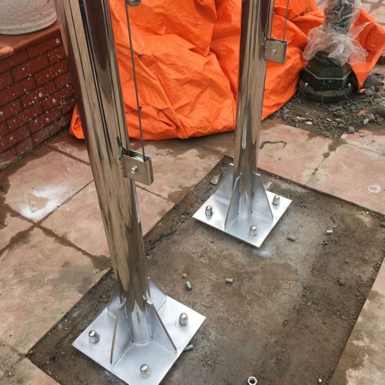 Thi công Cột cờ inox cao 12m đòi hỏi kỹ thuật chuyên nghiệp