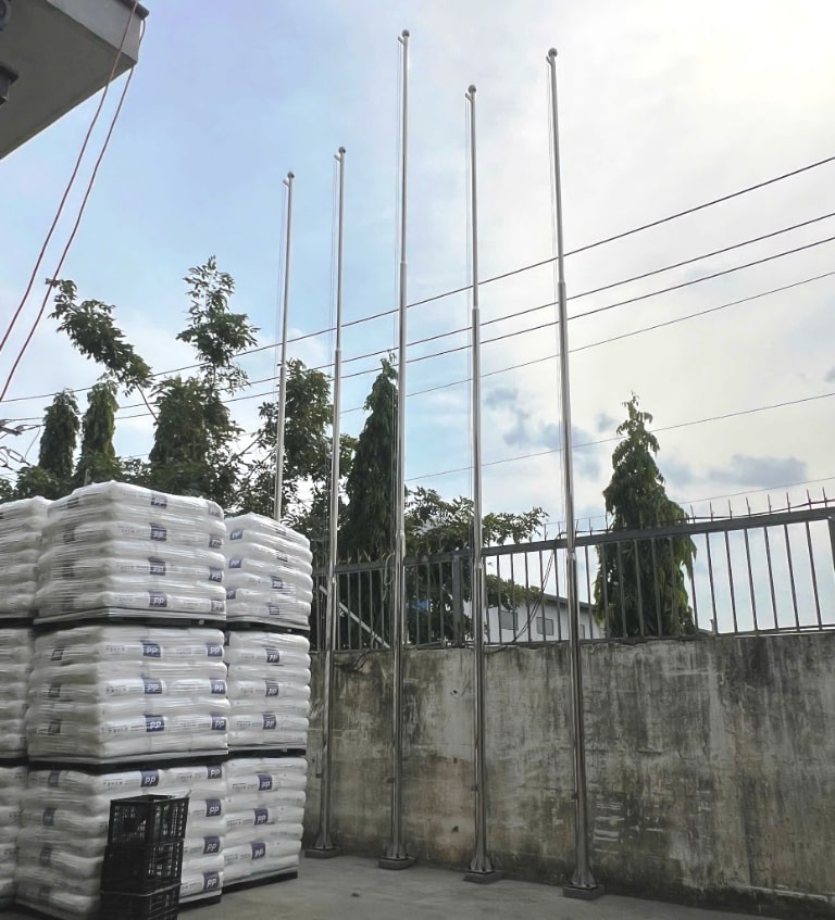 Cột cờ inox cao 6m được ứng dụng trong nhiều công trình