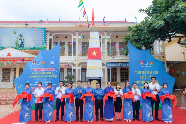  xác định chiều cao phù hợp cho cột cờ inox trường học 