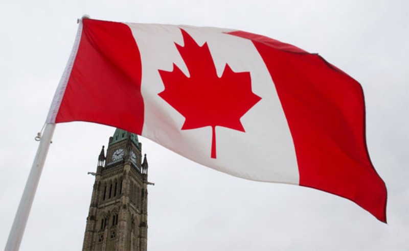 Lá cờ Canada giá rẻ nhất tại HCM, quốc kỳ Cannada, gồm một màu đỏ và một ô màu trắng tại trung tâm
