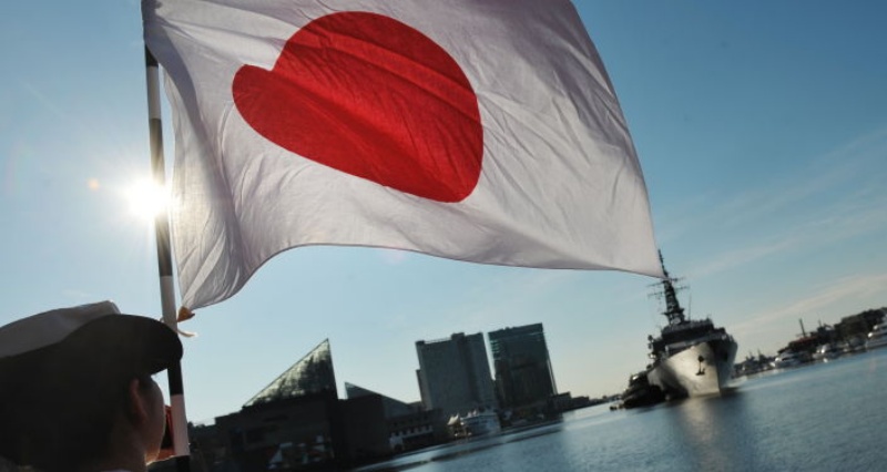 Lá cờ Nhật Bản giá rẻ nhất tại TP HCM là một lá cờ hình chữ nhật có nền trắng với một đĩa tròn