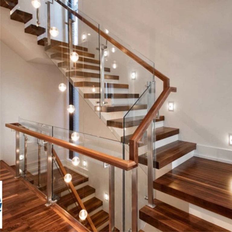 Xu hướng thiết kế trụ cầu thang kính